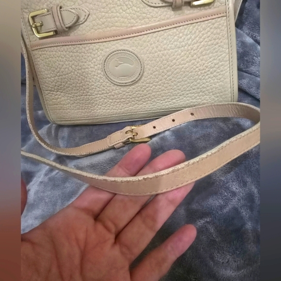 Dooney & Bourke Vintage Cream Leather Shoulder Bag with Buckle Rare - Picture 9 of 12